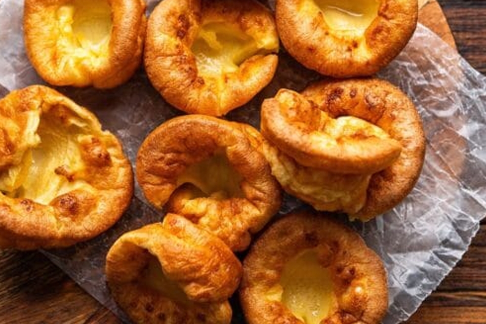 Yorkshire Pudding là món bánh được đặt theo tên của một thành phố tại nước Anh (Yorkshire).