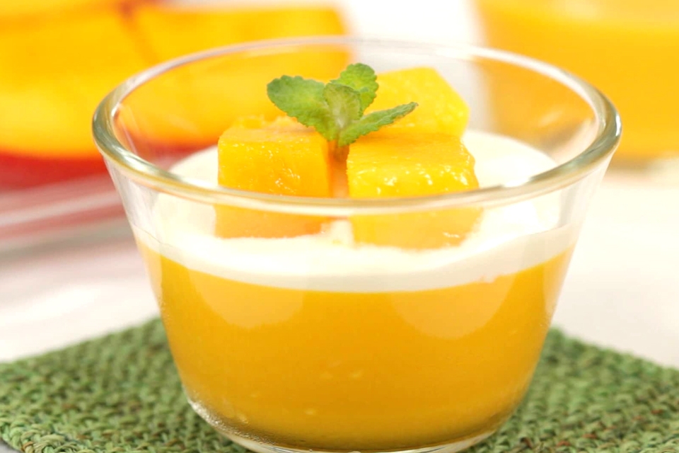 Pudding xoài là một loại bánh pudding đặc biệt có sự kết hợp với trái cây là xoài chín.
