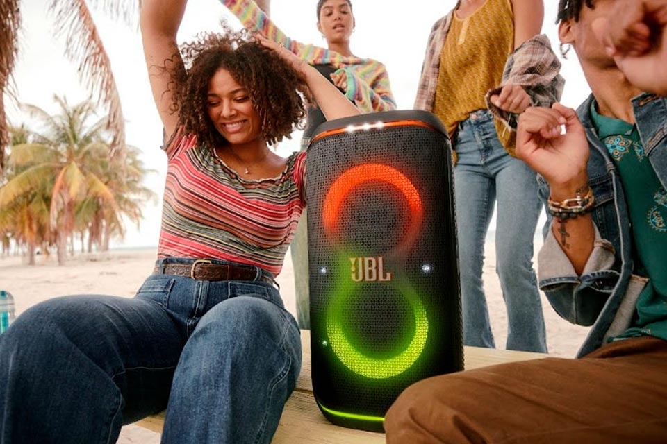 “Quẩy” tung mọi cuộc chơi với 4 mẫu loa Bluetooth xịn sò, nổi bật nhất hè 2024 3