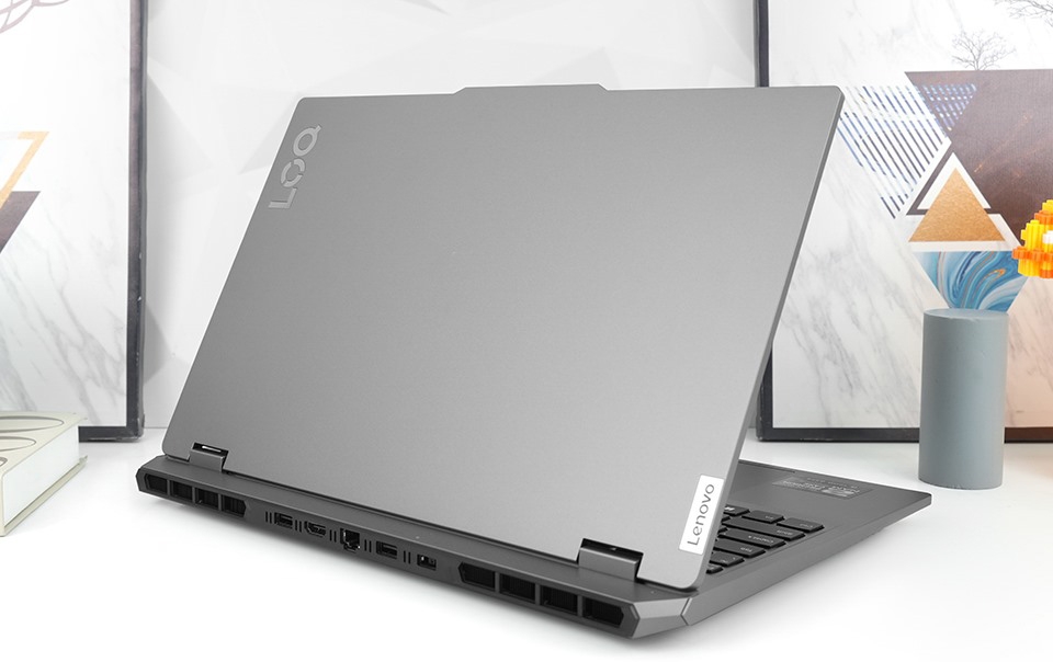 Đánh giá Lenovo LOQ - 15IAX9 31