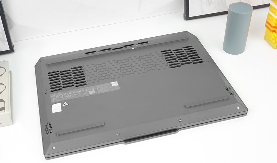 Đánh giá Lenovo LOQ - 15IAX9 38
