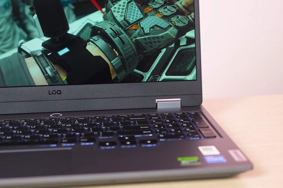 Đánh giá Lenovo LOQ - 15IAX9 39