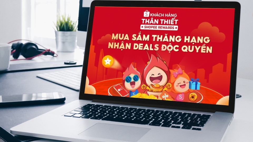 Bước 1: Mở ứng dụng Shopee