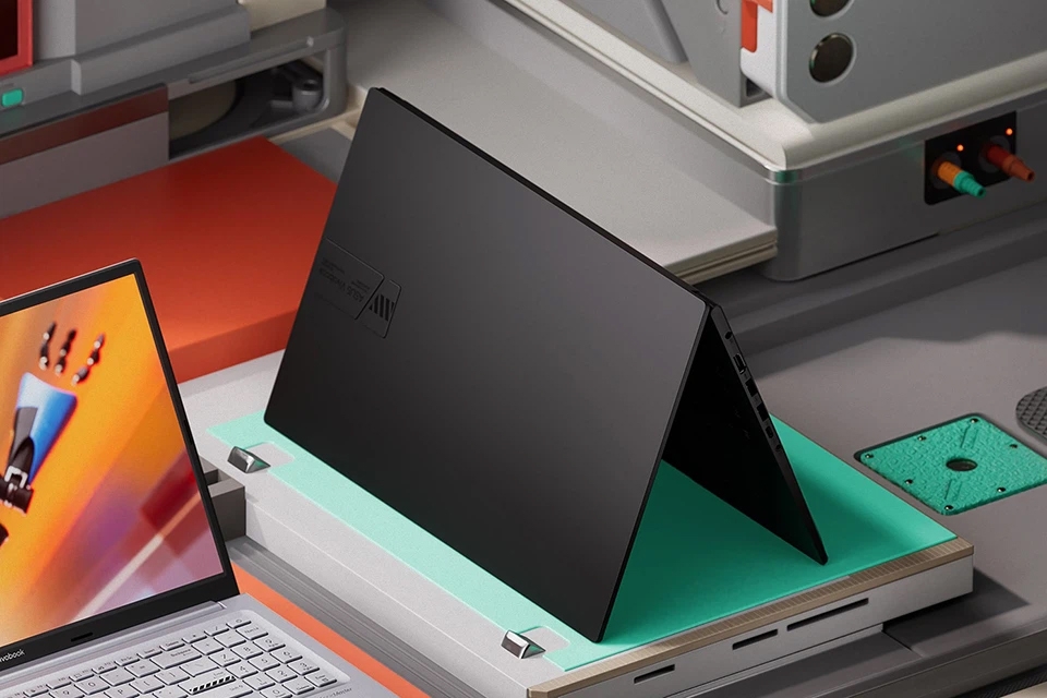 ASUS Vivobook M3504YA-L1268W không chỉ gây ấn tượng với màn hình, mà còn với cấu hình mạnh mẽ