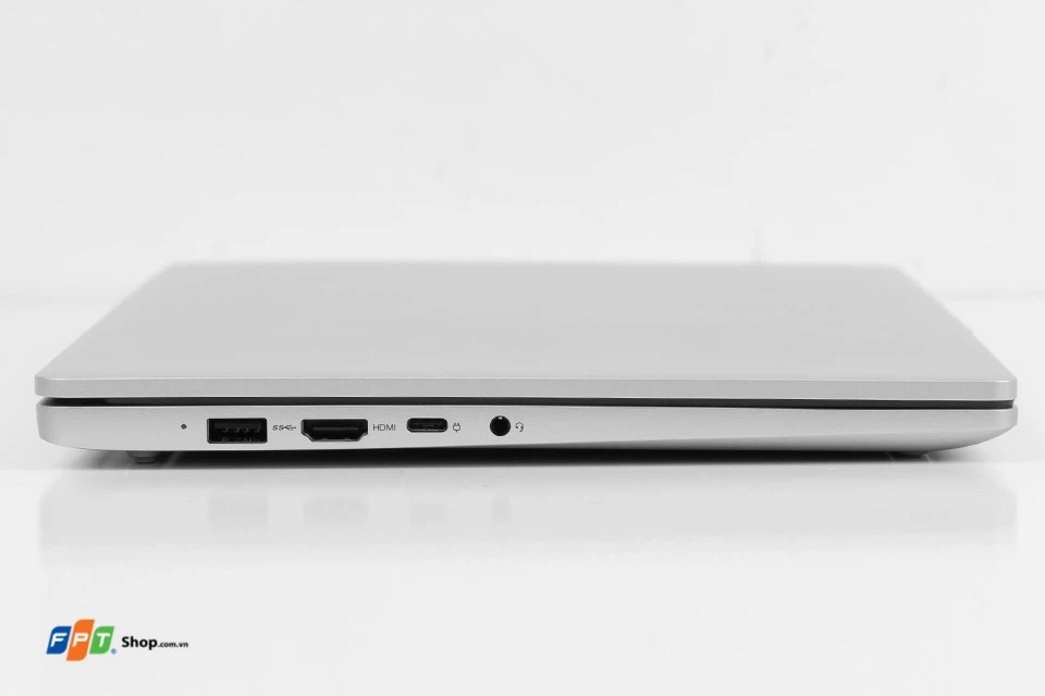 Máy được trang bị nhiều cổng kết nối tiện lợi như USB 3.2 Gen 1, USB-C 3.2 Gen 1, HDMI 1.4b