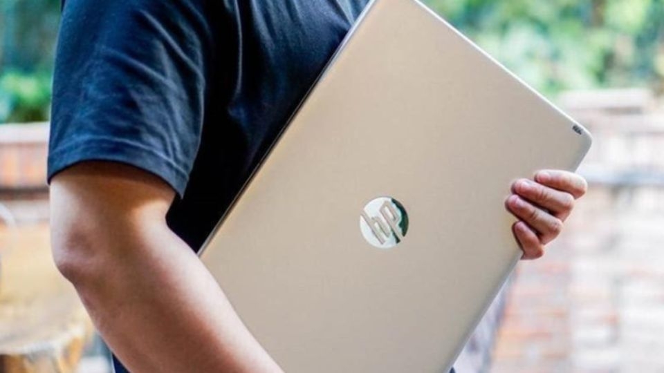 cẩn thận khi sử dụng và di chuyển laptop
