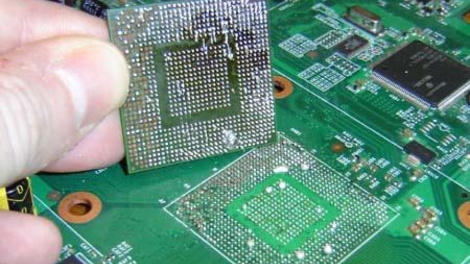 nguyên nhân gây lỗi màn hình trắng 3