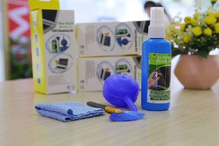 Làm thế nào để vệ sinh laptop khỏi các vết bẩn cứng đầu 2