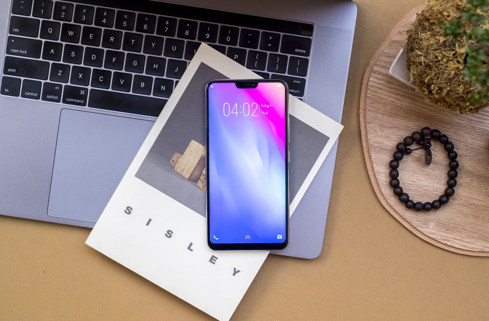 Vivo V9 Cháy 1000 suất quà tặng 3 triệu đồng khi đặt trước Vivo V9 tại FPT Shop