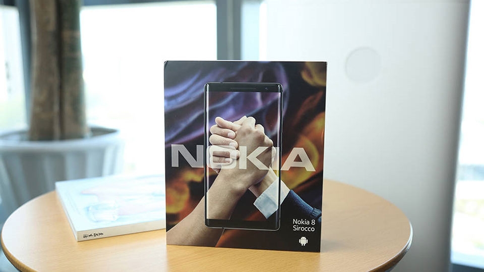 Khui hộp Nokia 8 Sirocco bản thương mại