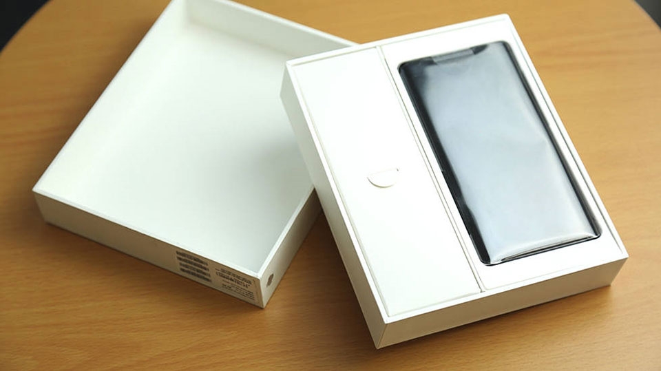 Khui hộp Nokia 8 Sirocco bản thương mại