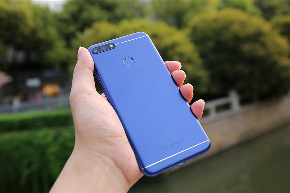 Trên tay Huawei Honor Play 7A