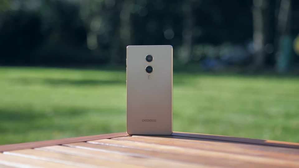 smartphone không viền màn hình Doogee Mix 4