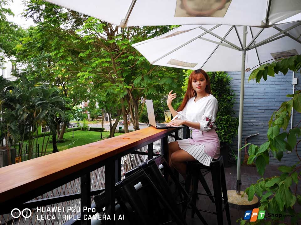 Trên tay Huawei P20 Pro smartphone 3 camera (Ảnh 7) Trên tay Huawei P20 Pro smartphone 3 camera (Ảnh 7)