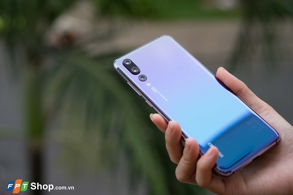 Trên tay Huawei P20 Pro smartphone 3 camera (Ảnh 1) Trên tay Huawei P20 Pro smartphone 3 camera (Ảnh 1)
