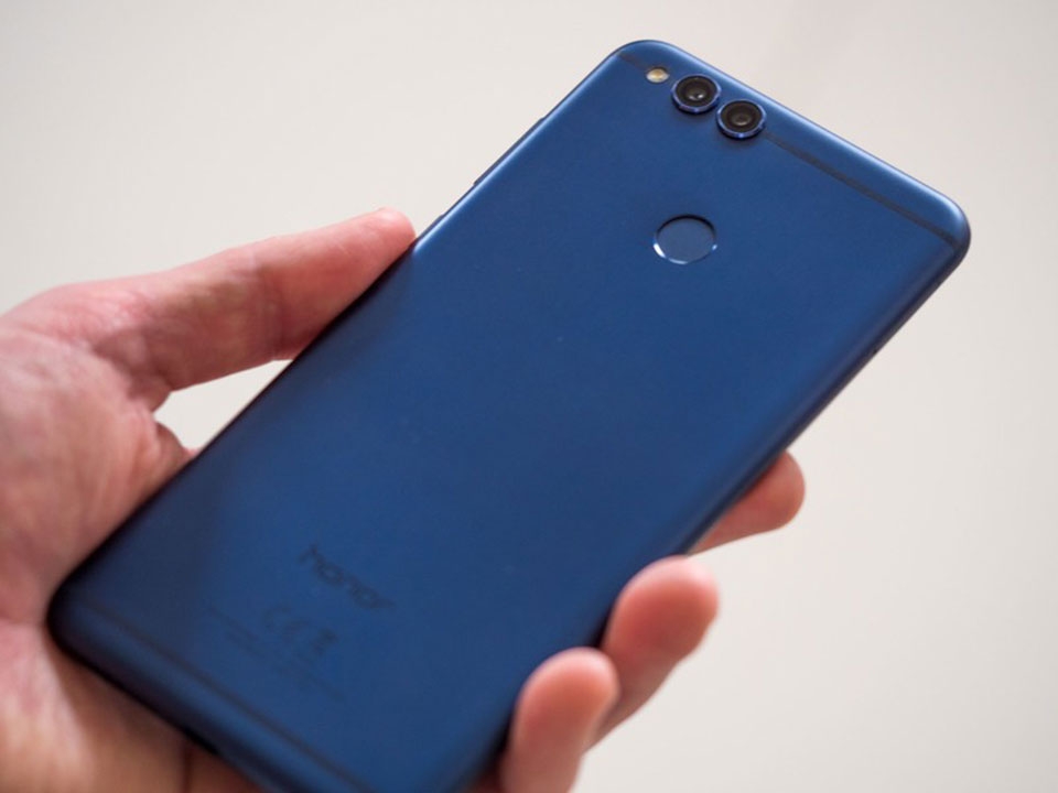 4 smartphone Android tốt nhất hỗ trợ thẻ nhớ