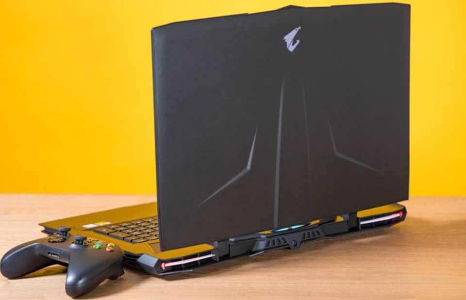Đánh giá Aorus X9 03