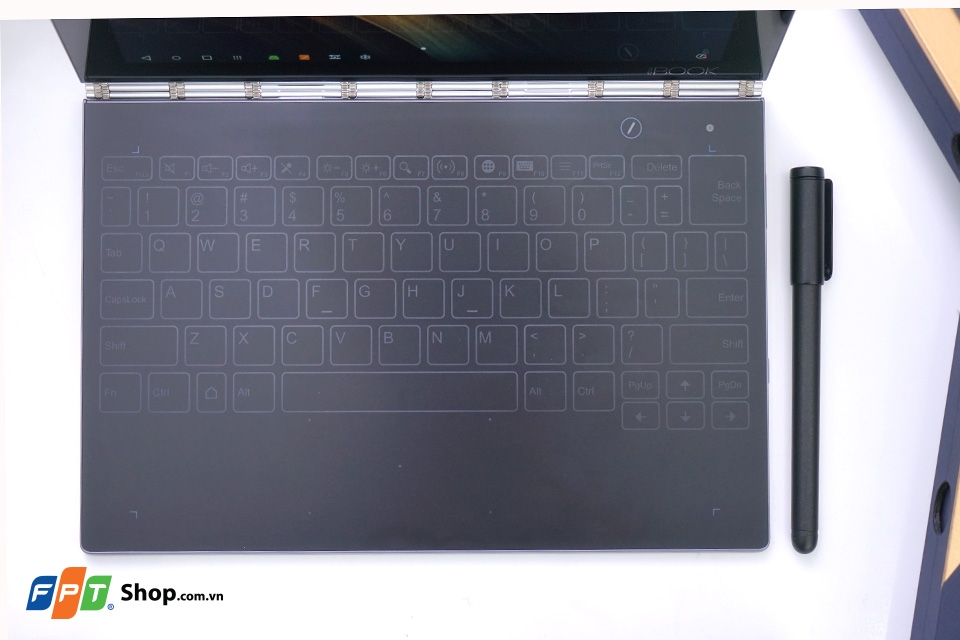Công việc năng động chọn mua Lenovo Yoga Book Nổi bật với bàn phím Halo có khả năng phản hồi lực nhấn.