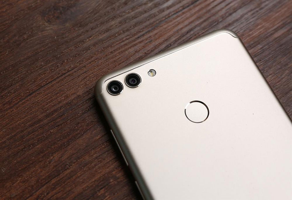 Trên tay Huawei Enjoy 8 Plus
