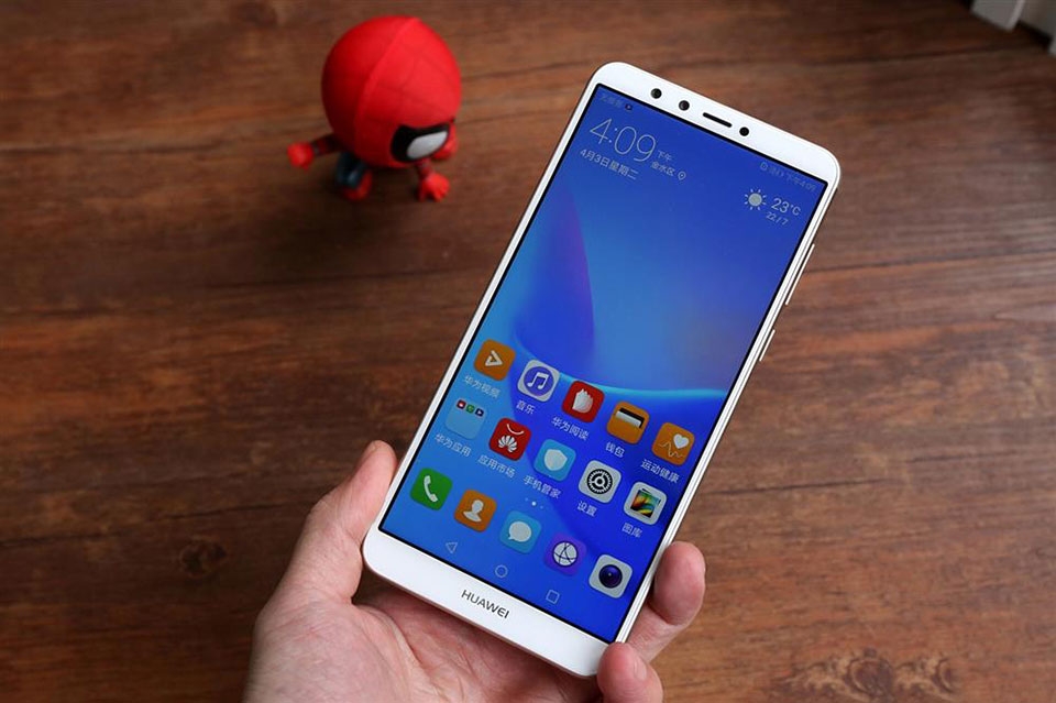 Trên tay Huawei Enjoy 8 Plus