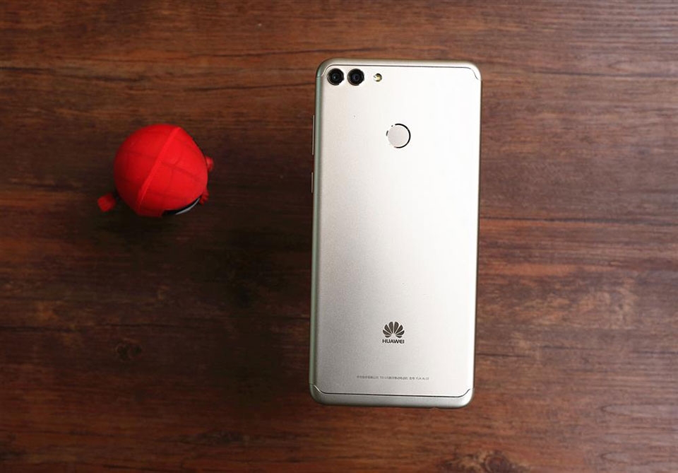 Trên tay Huawei Enjoy 8 Plus