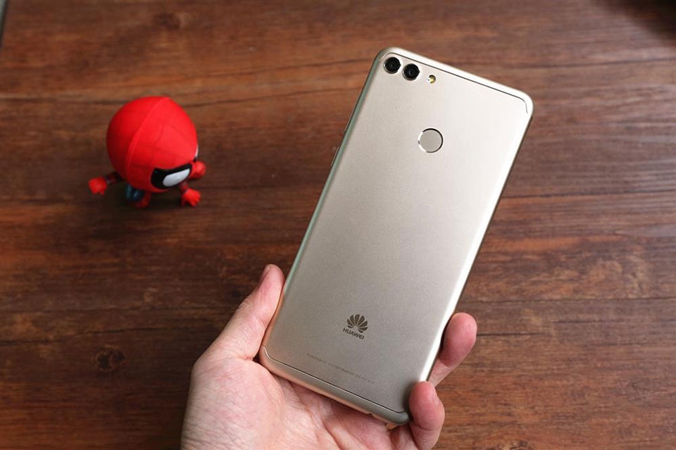 Trên tay Huawei Enjoy 8 Plus