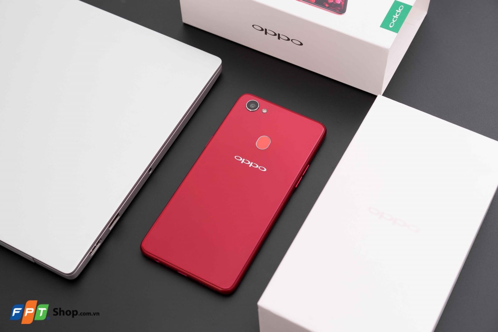 Trên tay OPPO F7 hai phiên bản màu đỏ và bạc (Ảnh 10)