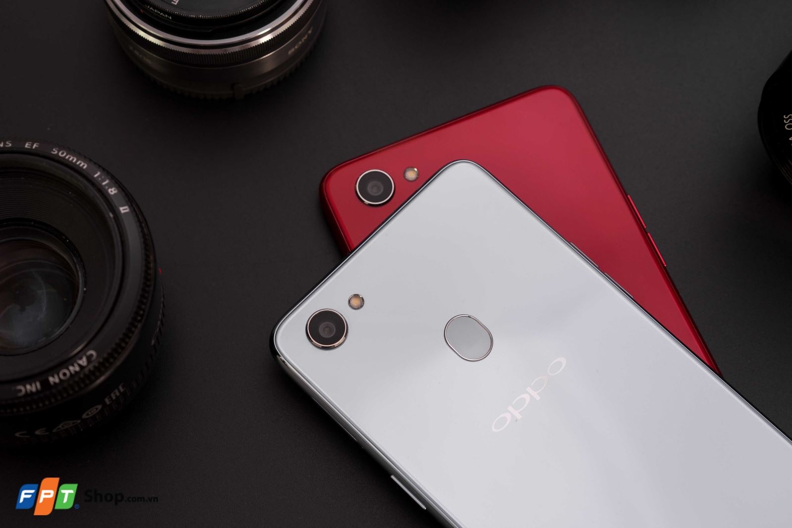 Trên tay OPPO F7 hai phiên bản màu đỏ và bạc (Ảnh 5)