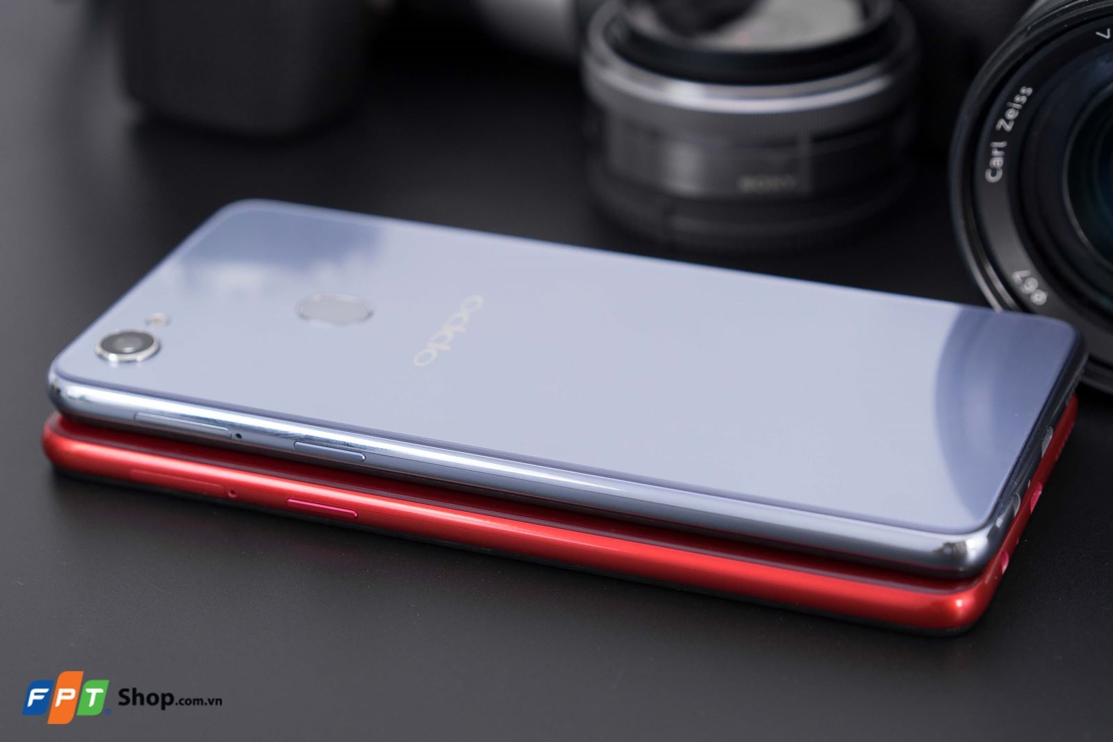 Trên tay OPPO F7 hai phiên bản màu đỏ và bạc (Ảnh 8)