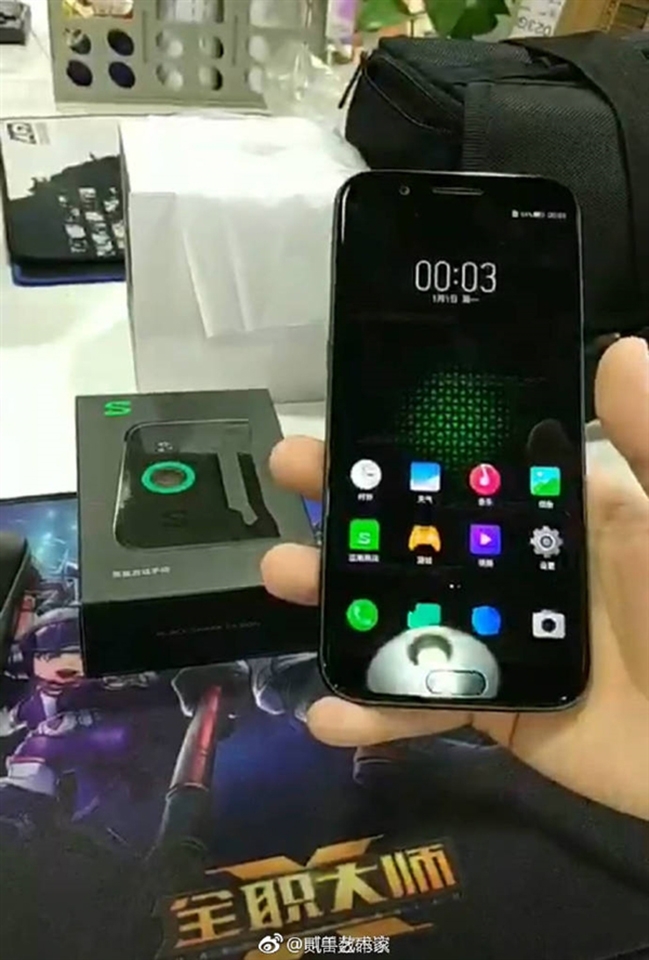 Lộ video trên tay Xiaomi Black Shark (ảnh 1) Lộ video trên tay Xiaomi Black Shark (ảnh 1)
