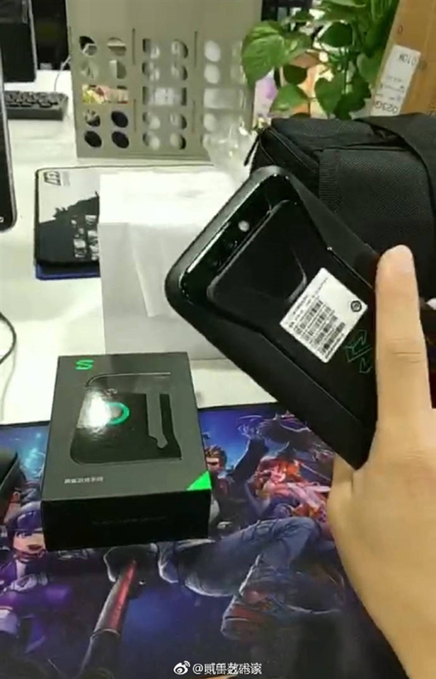 Lộ video trên tay Xiaomi Black Shark (ảnh 2) Lộ video trên tay Xiaomi Black Shark (ảnh 2)