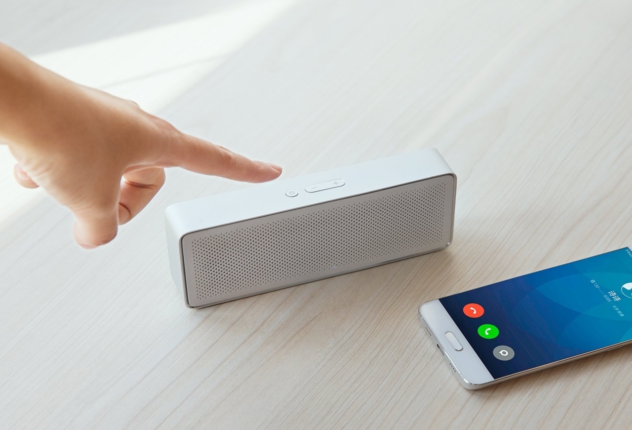Loa Bluetooth Xiaomi có thiết kế tinh tế, đẹp mắt.