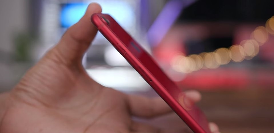 Đập hộp trên tay iPhone 8 Product Red