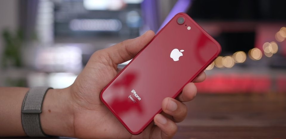 Đập hộp trên tay iPhone 8 Product Red