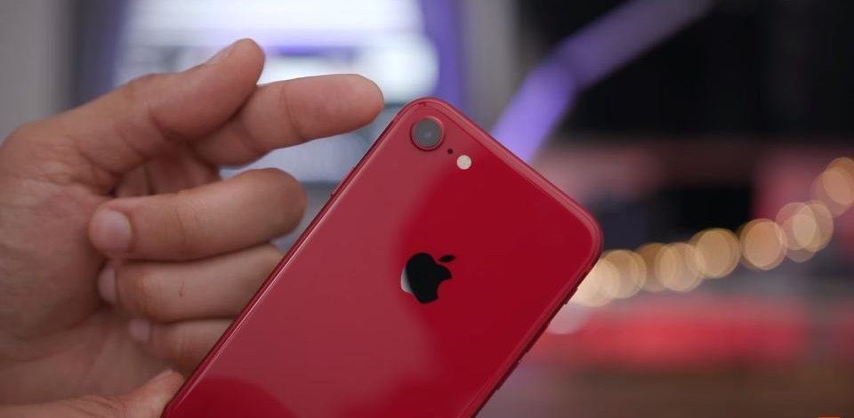 Đập hộp trên tay iPhone 8 Product Red