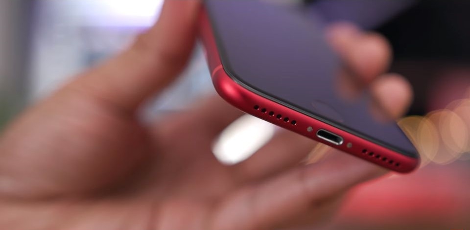 Đập hộp trên tay iPhone 8 Product Red
