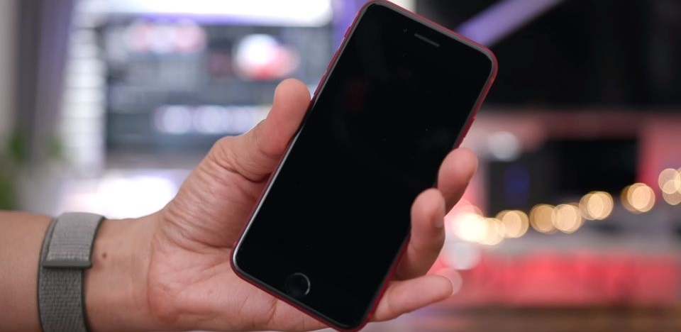Đập hộp trên tay iPhone 8 Product Red
