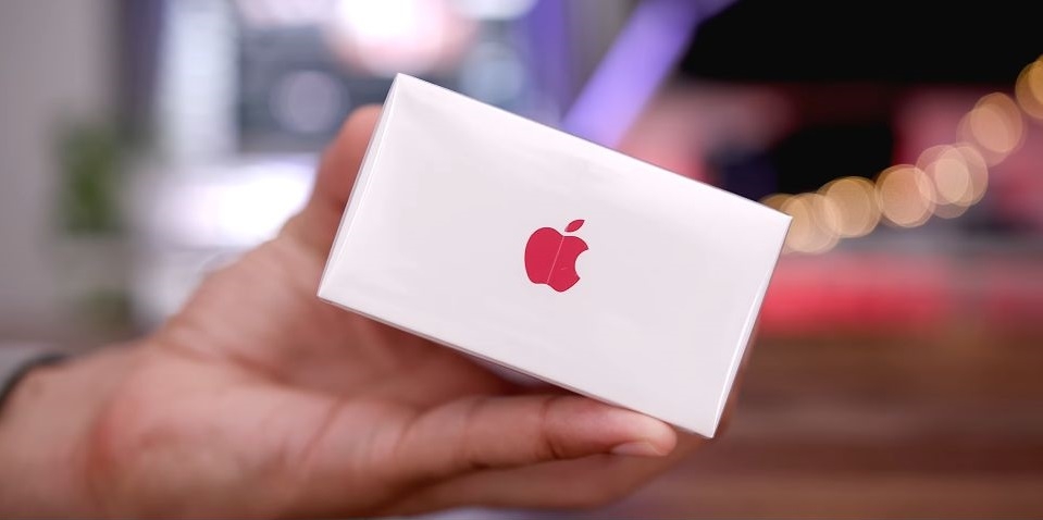 Đập hộp trên tay iPhone 8 Product Red
