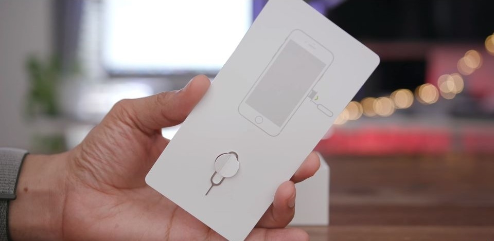 Đập hộp trên tay iPhone 8 Product Red