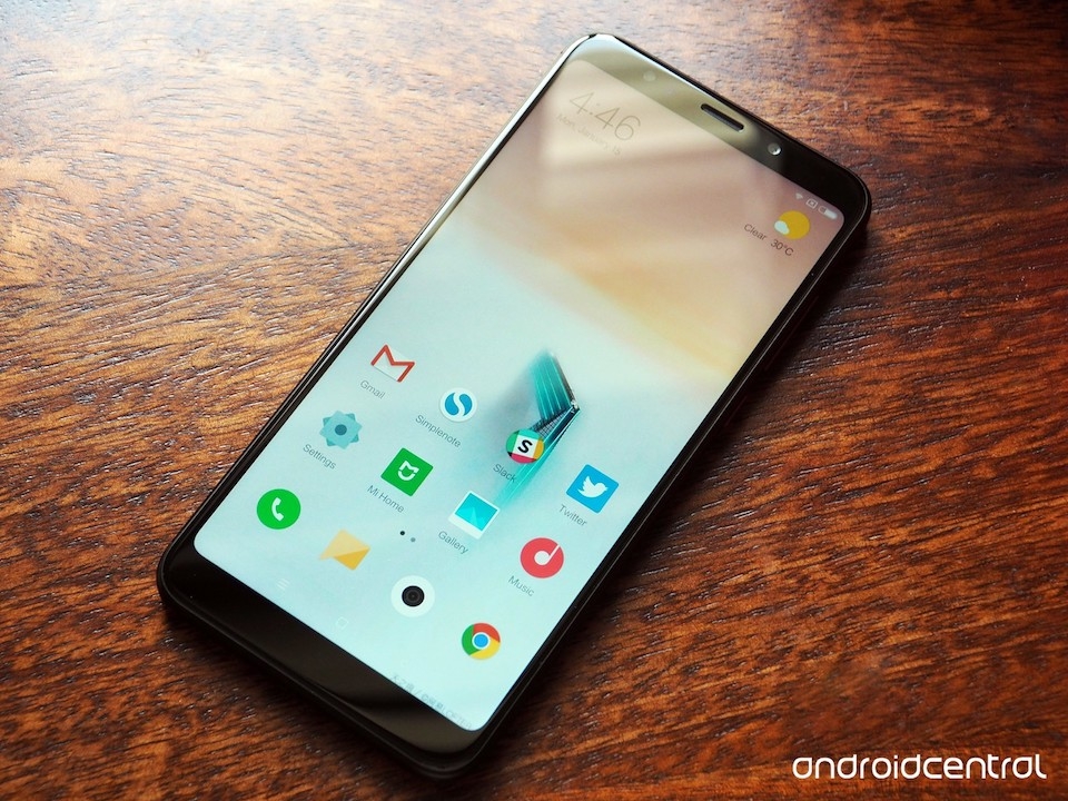 Xiaomi Redmi Note 5 có thiết kế màn hình theo tỷ lệ 18:9 hiện đại.