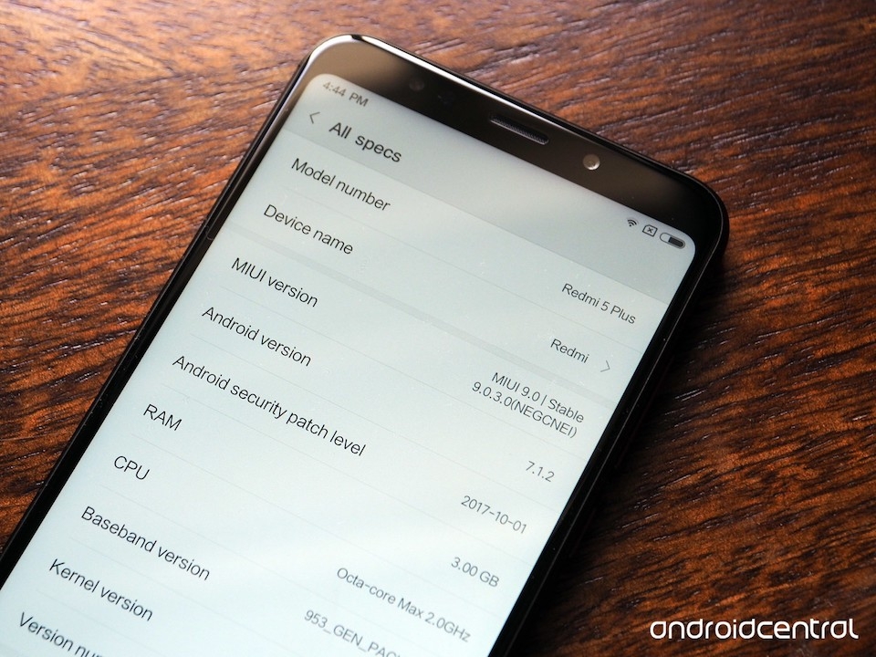 Máy mạnh mẽ với bộ vi xử lý Snapdragon 625 và giao diện MIUI.