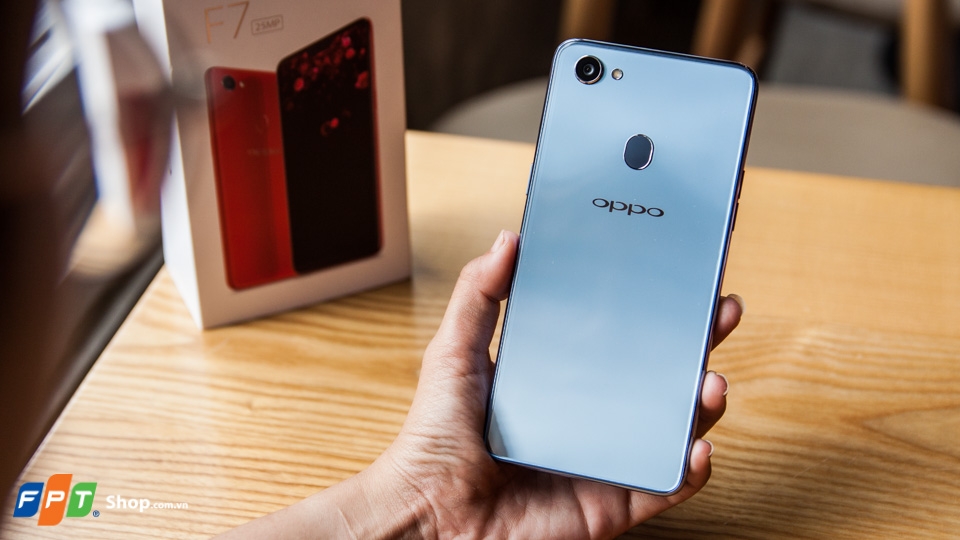 Mở hộp OPPO F7 phiên bản Moonlight Silver (Ảnh 7)