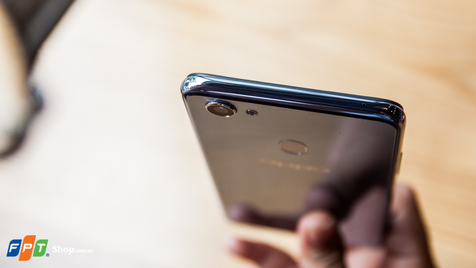 Mở hộp OPPO F7 phiên bản Moonlight Silver (Ảnh 14)