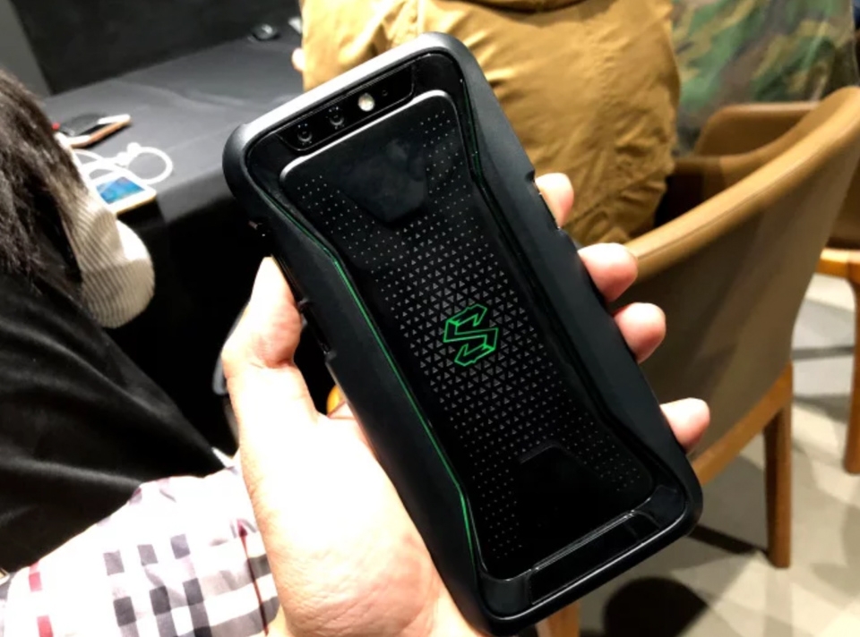 Trên tay Xiaomi Black Shark 01