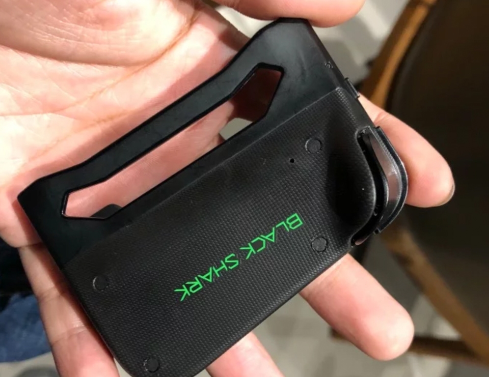 Trên tay Xiaomi Black Shark 09