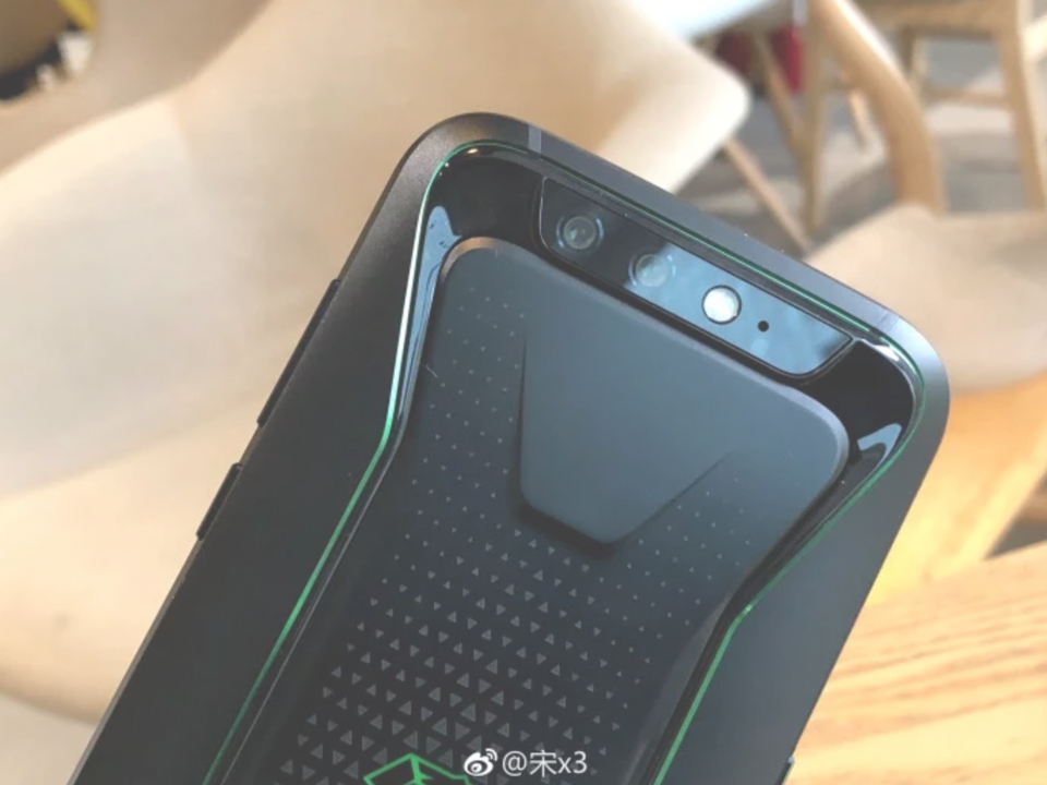 Trên tay Xiaomi Black Shark 02