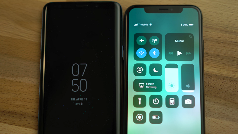 So sánh Pin Galaxy S9 Plus và iPhone X So sánh Pin Galaxy S9 Plus và iPhone X