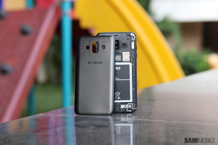 Trên tay Galaxy J7 Duo: Camera kép, vi xử lý nhanh, pin có thể tháo rời và hơn thế