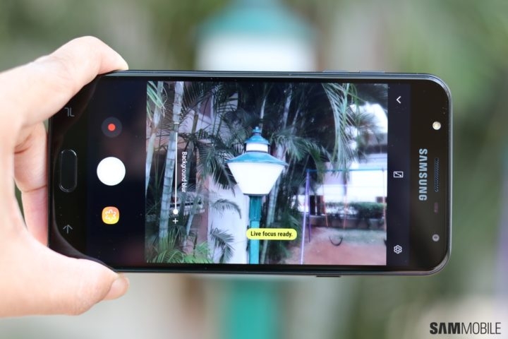 Trên tay Galaxy J7 Duo: Camera kép, vi xử lý nhanh, pin có thể tháo rời và hơn thế