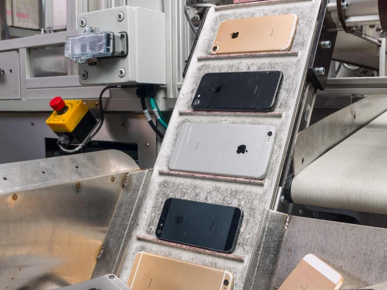 Apple ra mắt robot Daisy, có thể tháo gỡ 200 chiếc iPhone mỗi giờ
